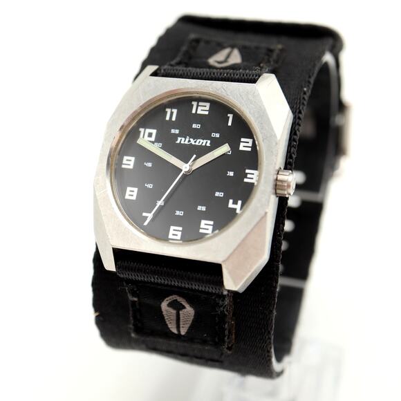 Nixon The Scout Mens Watch 35mm Silver Tone Black Nylon Strap with New Battery - Picture 1 of 14